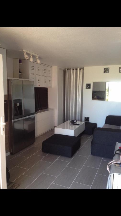 Grand Bord De Piscine Apartment