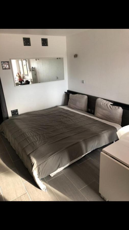Grand Bord De Piscine Apartment Sete